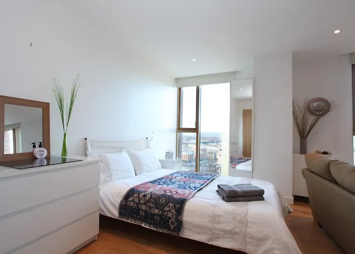 Urban Banana Apartment *