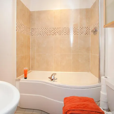 Urban Banana Apartment