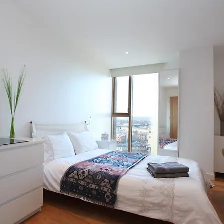 Urban Banana Apartment *